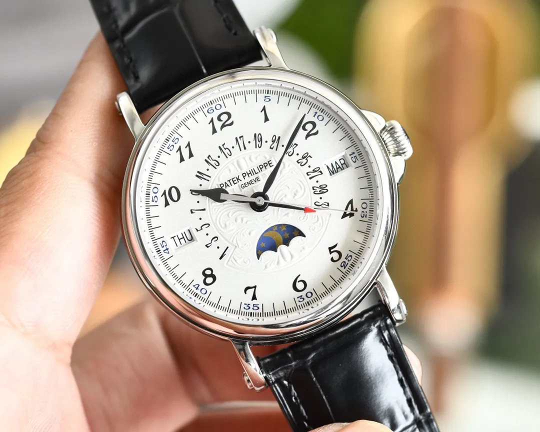 【Top Replica】💰5300! Patek Philippe's classic super complex multi-function 5159 perpetual calendar series watch is elegant! 1⃣️[Wonderful details and advantages] The size of this watch is 38mm. The reasonable size and lug design make it suitable for the public to wear. Whether you have a big wrist or a small wrist, there is no pressure to wear it. Half of it is exposed outside the cuffs when you move. For successful people and business wear, this watch will definitely give you face and confidence. Heart, the feeling of getting started is the comfortable wearing feeling and the weight of a small gold watch. You can all realize that owning it is the real winner in life. This watch is worth [applause][strong][strong][strong][666] 1. Case polishing: In order to pursue the effect of genuine warm and jade-like, PPF watchmakers polish it carefully and work slowly to produce fine work. 2. The connection mechanism between the stamped cover and the shell has a crisp feel that is comparable to the genuine product, and the stamped back cover improves the waterproof performance. 3. The scales and hands are treated with the latest precious metal plating process, and the effect is even better. 4. "Pot lid type" slightly convex sapphire watch mirror, the shape is consistent with the original product, the effect is transparent, and the time can be clearly distinguished. 5. The precious metal stamp is three-dimensional and standard, clear and vivid! 2⃣️【Leading the era of all-in-one computers】Using a customized version of Cal.324 all-in-one computer - thinner, more stable, and more like. The most important thing is that the degree of simulation has skyrocketed. 3⃣️【Strap】Classic Italian calfskin strap with clear texture and good texture. Paired with the top Patek Philippe lantern clasp on the market, it is universal and original without any pressure. Let it have more design elements of formal Patek Philippe [strong][666][666][666]! PPF. Factory is elegant and enduring, timeless classic, low-key and perfect, a gentleman in the watch! Welcome for your tasting! Each watch is delivered with a dedicated adjustment needle, in order to make the majority of watch lovers trust that this high-end product is worth owning🔥